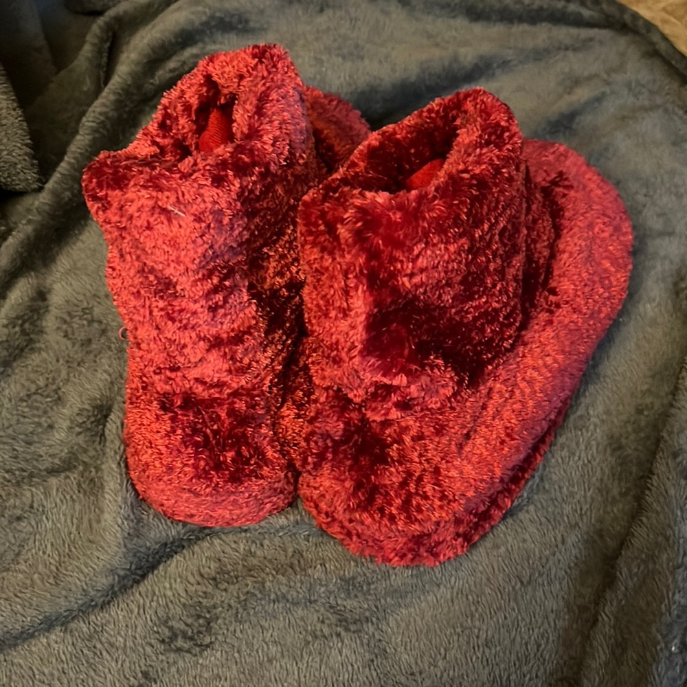 Fuzzy vibrating massage bootie slippers NWOT